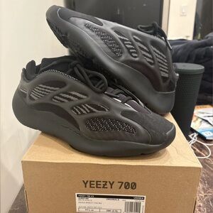 Adidas Yeezy 700 V3 Dark Glow GX6144 Size 12 Used